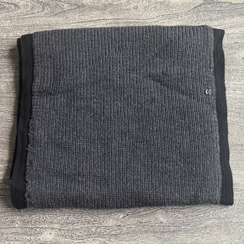 Lululemon Athletica Black and Gray Infinity Scarf